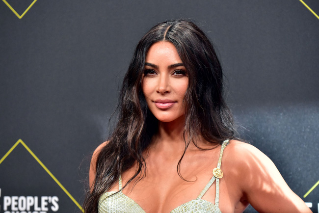 Vén màn công thức bí mật giúp Kim Kardashian từ người hầu theo sau Paris Hilton trở thành nữ hoàng tạo nên đế chế tỷ đô”-13