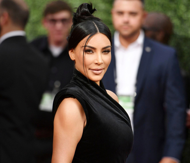 Vén màn công thức bí mật giúp Kim Kardashian từ người hầu theo sau Paris Hilton trở thành nữ hoàng tạo nên đế chế tỷ đô”-7