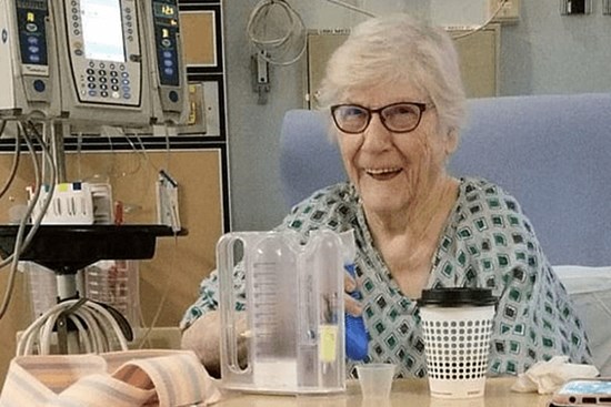 Cụ bà 90 tuổi kể lại khoảnh khắc 