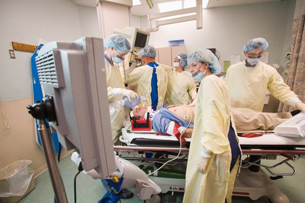 Ca tử vong ở Anh cao chưa từng thấy sau bước ngoặt thủ tướng vào ICU-2