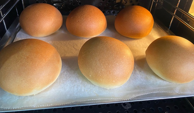 Ở nhà dài ngày, chị em vét” sạch bột mì ngoài chợ làm bánh mì bơ tỏi bán đắt hàng-5