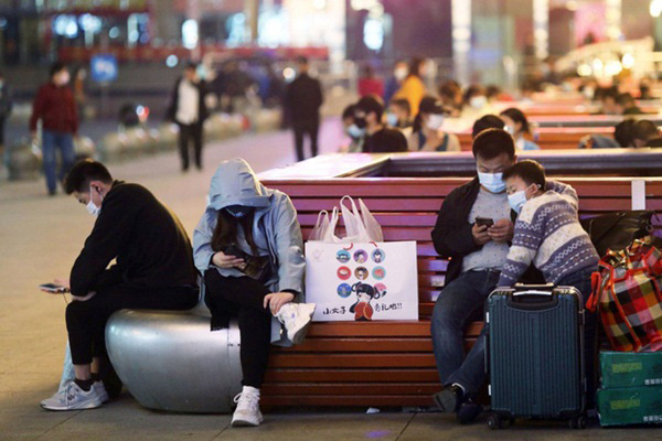 Loạt ảnh Before - After cho thấy London vắng lặng đến siêu thực sau lệnh phong tỏa để chống dịch Covid-19-11