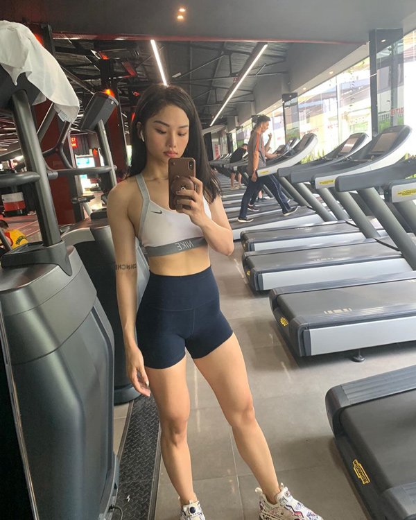 Miu Lê khoe ảnh tập thể dục tại nhà nhưng đây mới là trung tâm của mọi sự chú ý-11