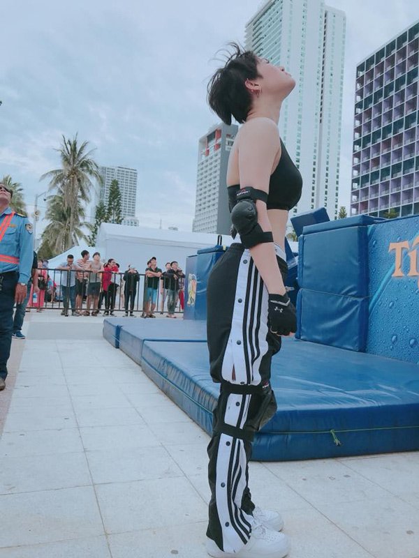 Miu Lê khoe ảnh tập thể dục tại nhà nhưng đây mới là trung tâm của mọi sự chú ý-12