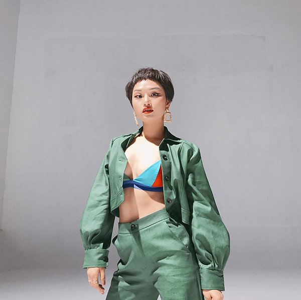 Miu Lê khoe ảnh tập thể dục tại nhà nhưng đây mới là trung tâm của mọi sự chú ý-6