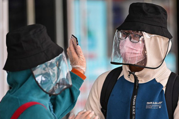 10 trẻ sơ sinh mắc Covid-19 dù mẹ có kết quả âm tính-3