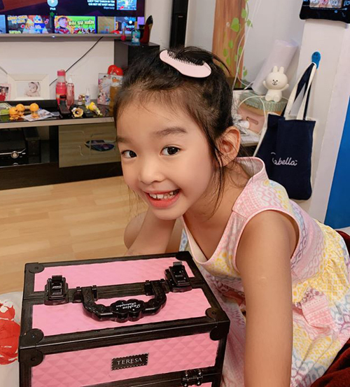 Con gái mỹ nhân Việt bé tí đã sành sỏi làm điệu-4