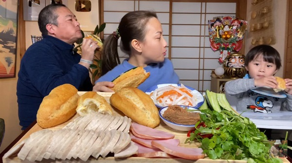 Quỳnh Trần JP đăng ảnh gia đình chúc mừng sinh nhật ông xã, thứ anh đeo trên mặt khiến không ai nhịn được cười-4