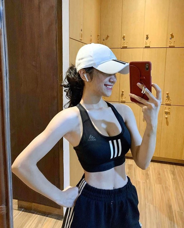 Chân dung bạn gái nóng bỏng mới công khai của Huyme-8