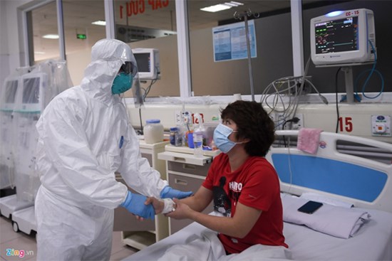 Điều dưỡng BV Bạch Mai mắc Covid-19: 'Tôi bị sốt, xin làm xét nghiệm'