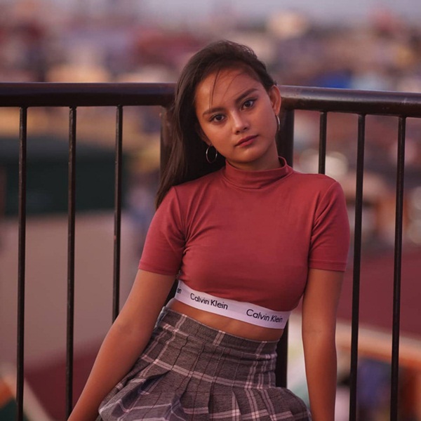 Cô bé ăn xin bị nhiếp ảnh gia chụp trộm trên đường phố, 4 năm sau bức ảnh ấy giúp em đổi đời-5