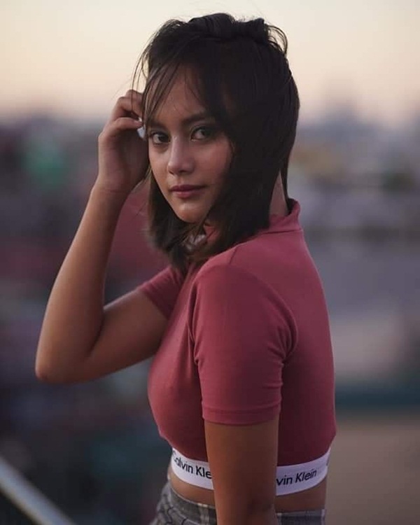 Cô bé ăn xin bị nhiếp ảnh gia chụp trộm trên đường phố, 4 năm sau bức ảnh ấy giúp em đổi đời-6