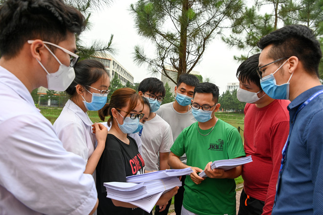 Thợ săn Covid và cuộc sống đằng sau của những lá chắn sống ngăn SARS-CoV-2 ở Hà Nội-2