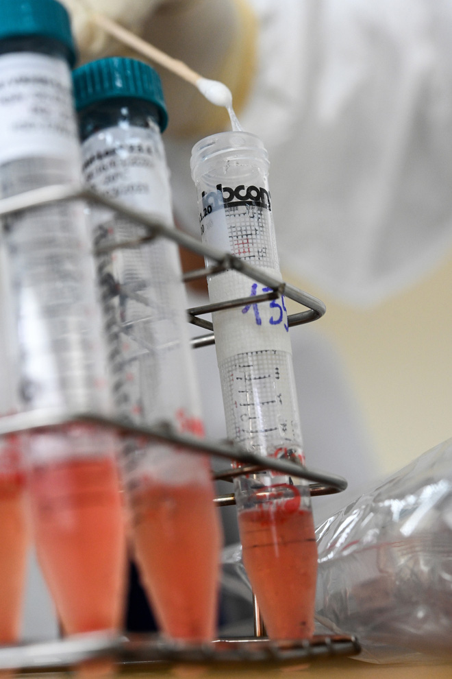 Thợ săn Covid và cuộc sống đằng sau của những lá chắn sống ngăn SARS-CoV-2 ở Hà Nội-12