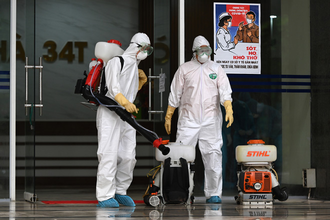 Thợ săn Covid và cuộc sống đằng sau của những lá chắn sống ngăn SARS-CoV-2 ở Hà Nội-20