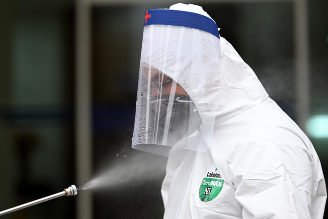 Thợ săn Covid và cuộc sống đằng sau của những lá chắn sống ngăn SARS-CoV-2 ở Hà Nội-22