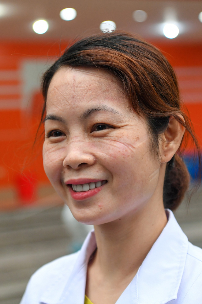 Thợ săn Covid và cuộc sống đằng sau của những lá chắn sống ngăn SARS-CoV-2 ở Hà Nội-23