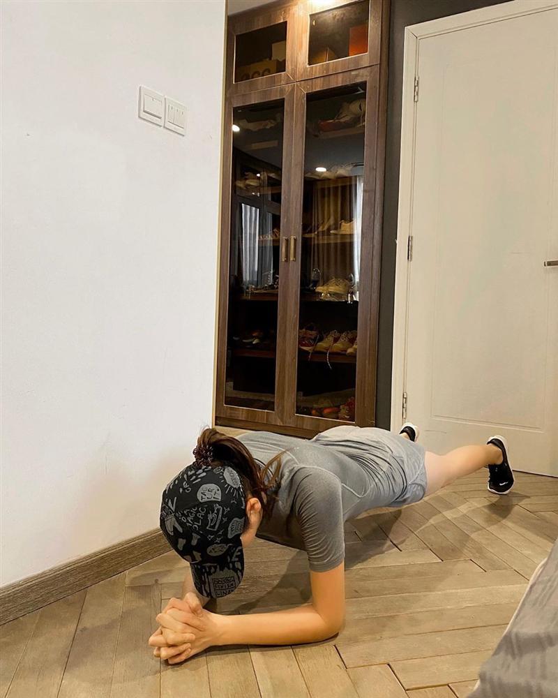 Không đến được phòng tập, loạt sao Việt quyết tâm không cho mỡ đậu trên bụng nhờ plank mỗi ngày-2