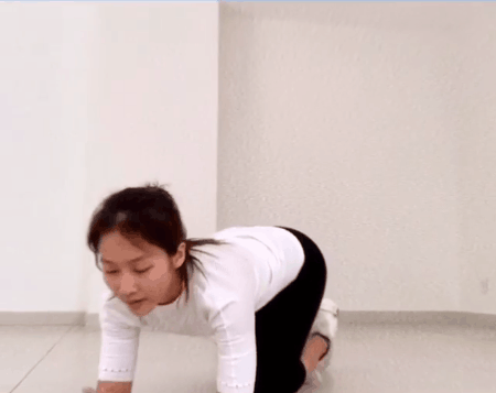 Không đến được phòng tập, loạt sao Việt quyết tâm không cho mỡ đậu trên bụng nhờ plank mỗi ngày-3