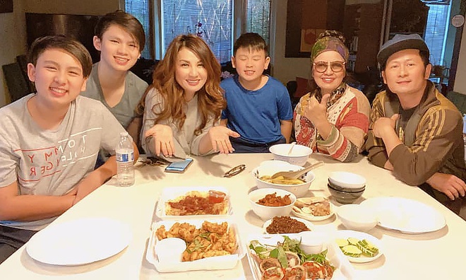 Bằng Kiều ở nhà tránh dịch cùng vợ cũ và 3 con trai-2