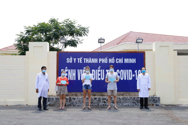 Tin vui: Thêm 4 bệnh nhân Covid-19 bình phục, lần đầu tiên số ca khỏi bệnh ở Việt Nam nhiều hơn số ca đang điều trị-1