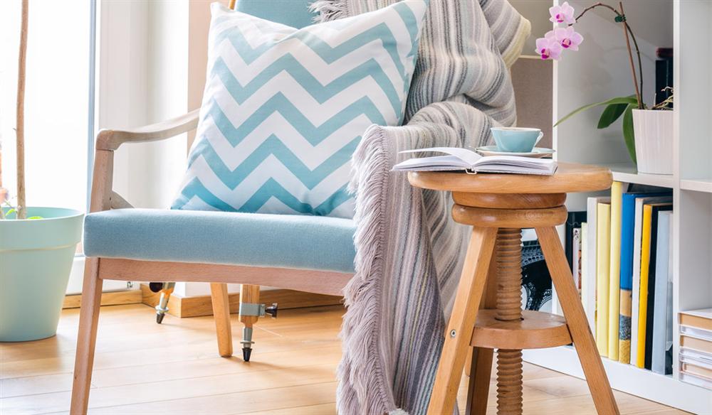 7 bước thật nhanh gọn và đơn giản để thiết kế góc đọc sách tiện lợi cho những ngày dài ở nhà-1