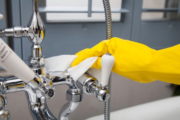 Không cần nước tẩy nồng nặc hóa chất, với thứ này kẽ nhà tắm sạch ngay sau 5 phút-1