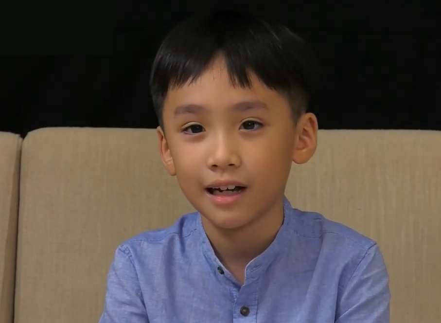 Mới học cấp 1 nhưng con trai của Thu Trang - Tiến Luật đã công khai có bạn gái, danh tính của cô bé càng gây bất ngờ-1