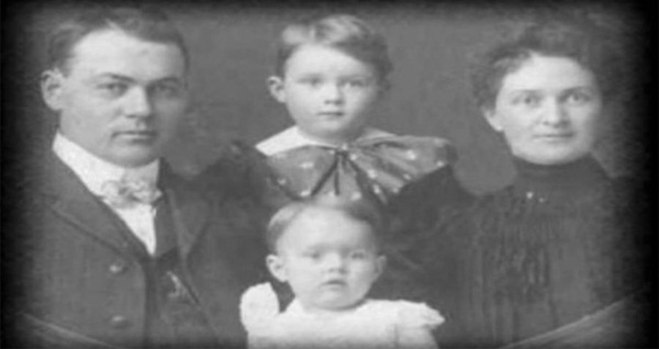 Ngôi nhà im lìm suốt buổi sáng khiến hàng xóm lo lắng trước khi phát hiện ra cái chết của 8 người bên trong và hiện trường kì lạ-4