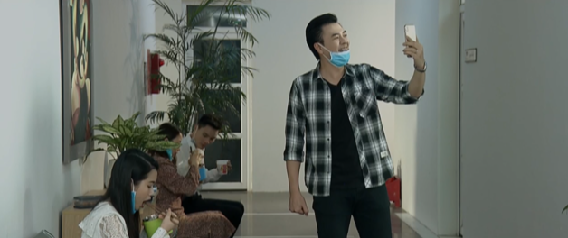 Những ngày không quên: Thư bị cả làng xa lánh vì thông tin ho rũ rượi, ngất xỉu, bị bế đi cách ly-6