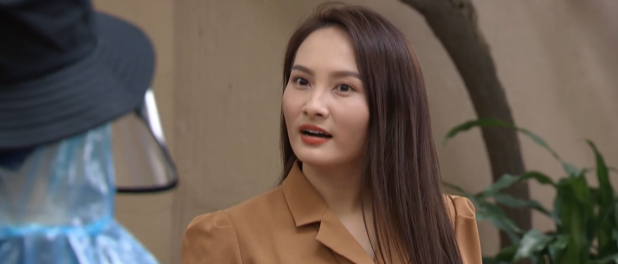 Những ngày không quên: Thư bị cả làng xa lánh vì thông tin ho rũ rượi, ngất xỉu, bị bế đi cách ly-4