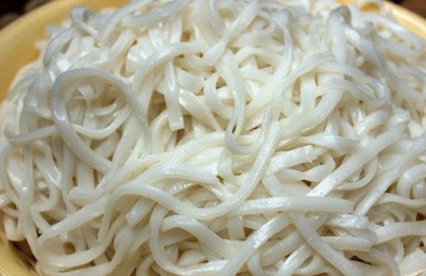 Mẹ đảm học cách nấu mì Quảng chuẩn vị ngon ngọt Miền Trung-3