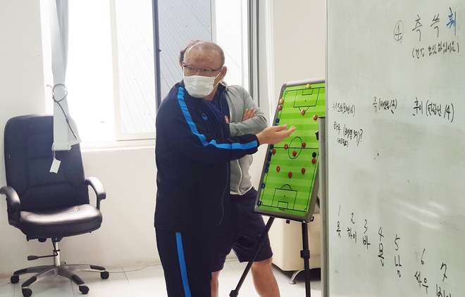 Vì sao HLV Park Hang-seo không bị giảm lương dù doanh thu của cơ quan chủ quản sụt giảm trong mùa dịch?-3