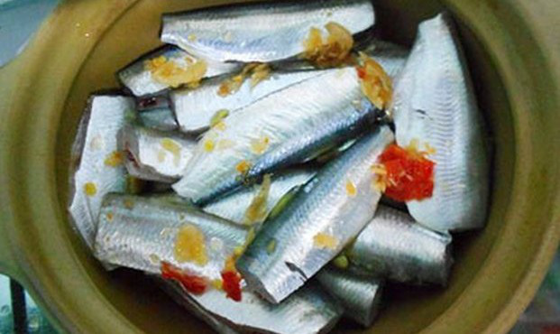 Cho chút giấm vào nồi cá kho tưởng điên rồ nhưng kết quả lại cực hao cơm vì quá ngon-1