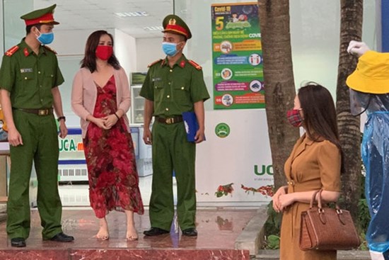 Cô Xuyến bị bắt vì tung tin nhảm về Covid-19 ở 'Những ngày không quên' tập 4