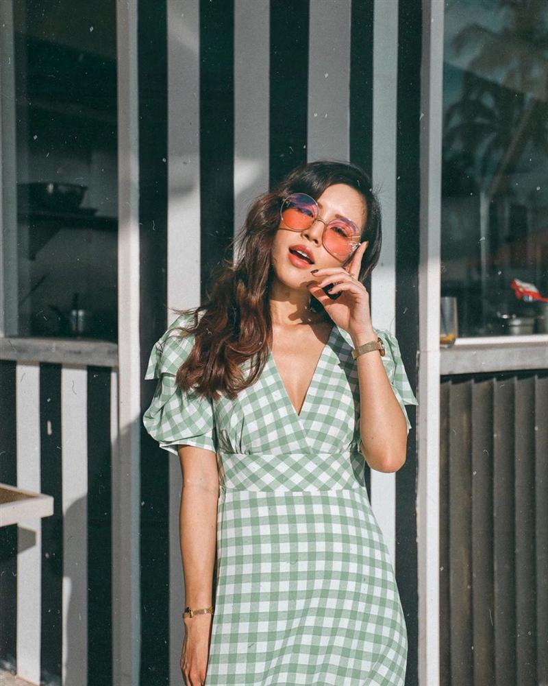 Cùng một kiểu váy hack tuổi: Song Hye Kyo thì được khen, Mỹ Tâm lại bị chê hơi sến-5