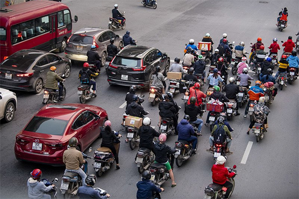 Người dân TP.HCM bị phạt vì không đeo khẩu trang khi ngồi trước nhà-2