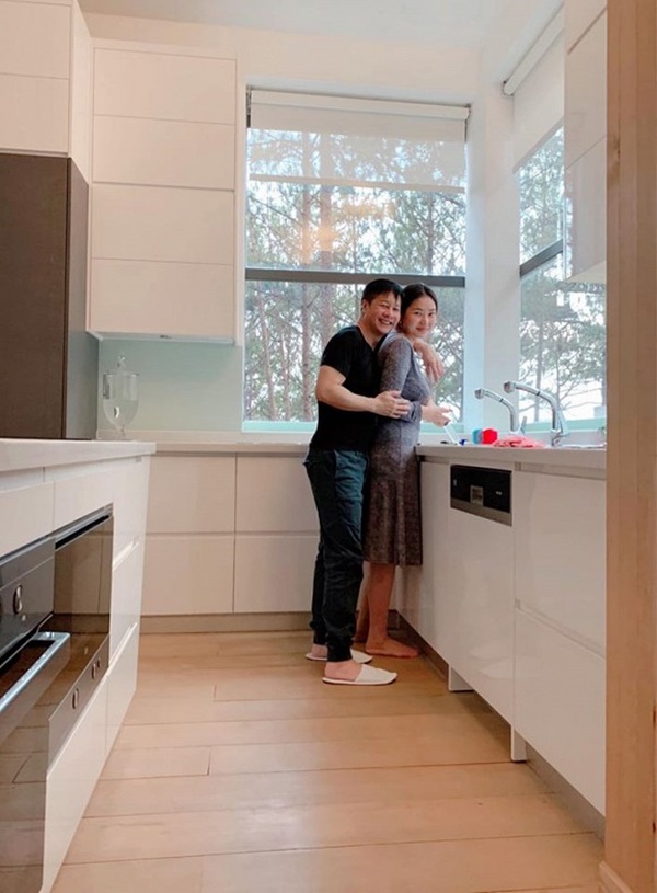 Trốn dịch ở biệt thự Đà Lạt, Phan Như Thảo trổ tài nữ công gia chánh cùng chồng-3