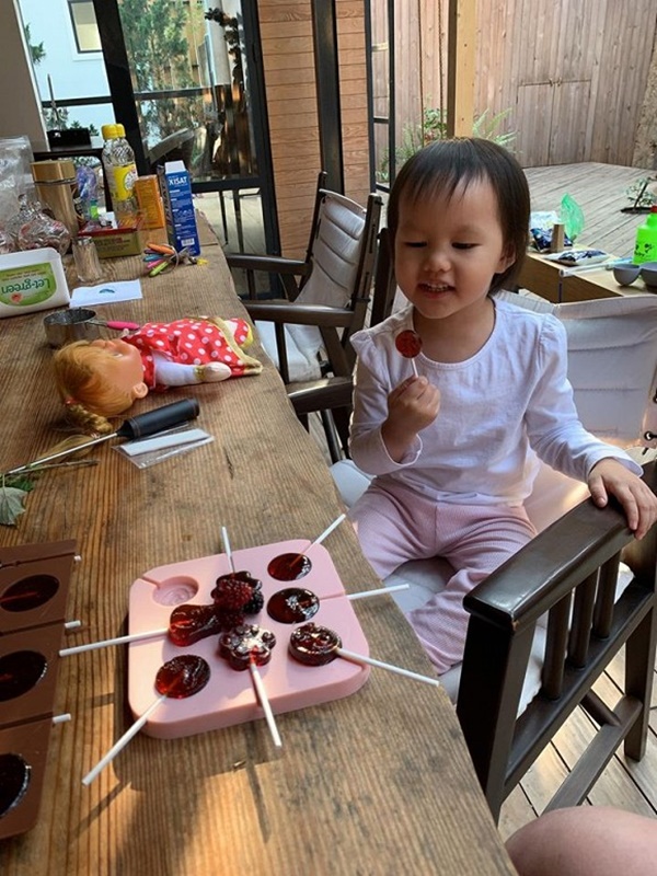 Trốn dịch ở biệt thự Đà Lạt, Phan Như Thảo trổ tài nữ công gia chánh cùng chồng-6