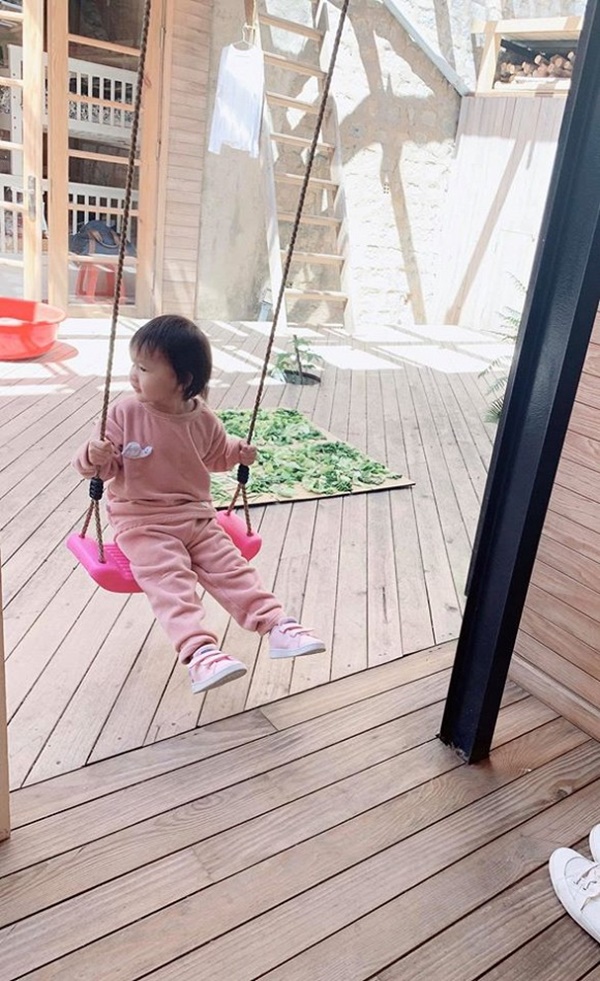 Trốn dịch ở biệt thự Đà Lạt, Phan Như Thảo trổ tài nữ công gia chánh cùng chồng-9