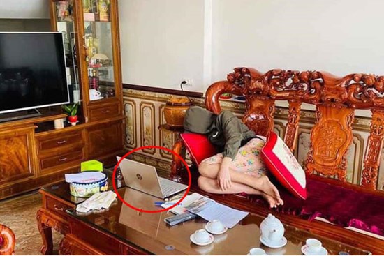 Em gái học online 