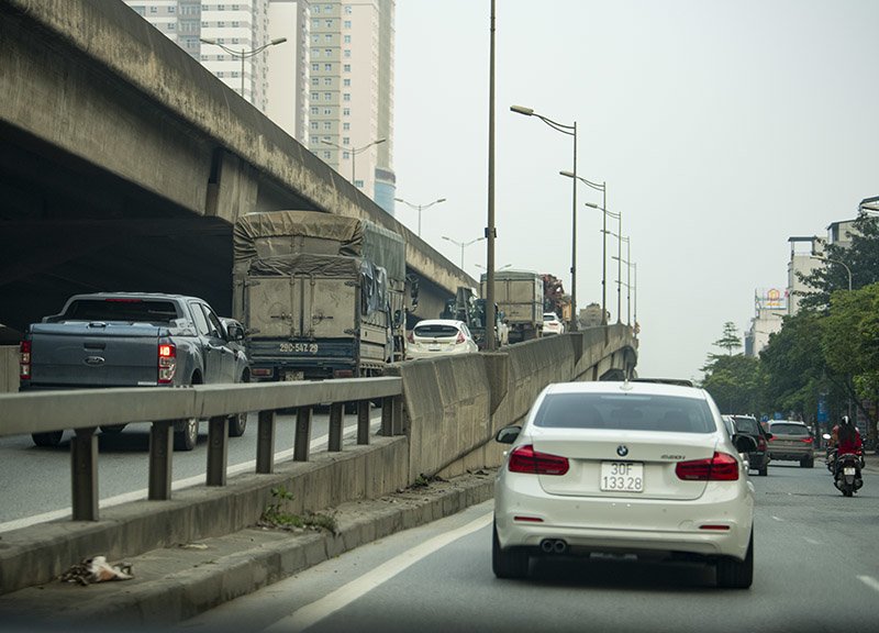 Đường phố Hà Nội nhộn nhịp trở lại trong thời gian cách ly xã hội-14