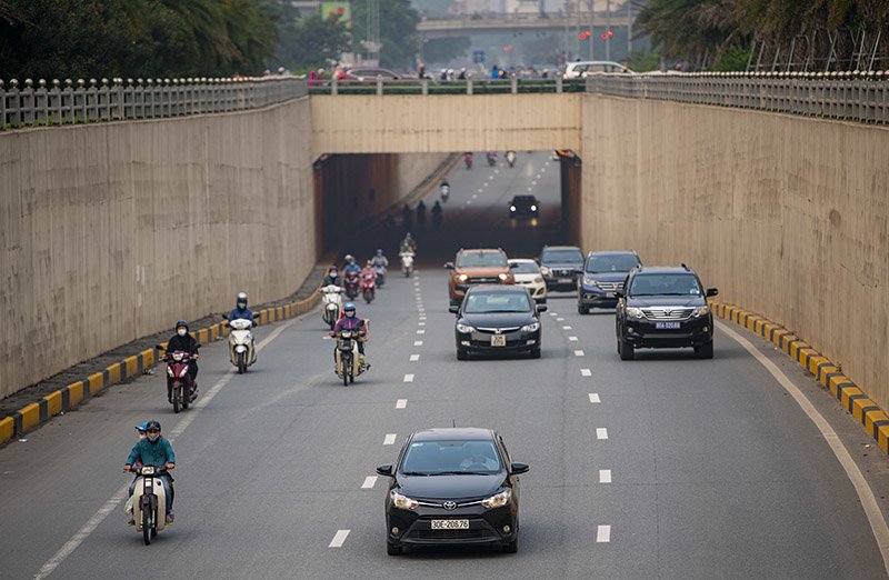 Đường phố Hà Nội nhộn nhịp trở lại trong thời gian cách ly xã hội-15