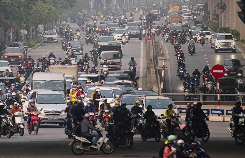 Đường phố Hà Nội nhộn nhịp trở lại trong thời gian cách ly xã hội-9