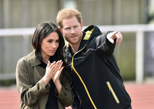 Công nương Kate và em dâu Meghan khác nhau một trời một vực giữa dịch bệnh khó khăn: Người xông xáo đảm đang, người chật vật suy tính-3