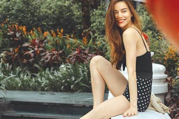 Thích Ngọc Trinh hay không cũng khó phủ nhận style sân bay tôn body nuột hết cỡ của cô, trong đó có 2 công thức khoe dáng bất bại-13