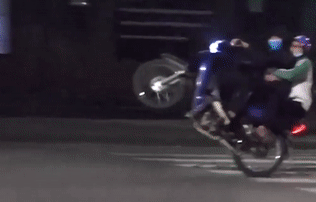 Công an truy tìm nhóm đua xe tại hồ Hoàn Kiếm-1