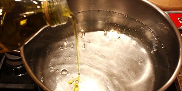 Muốn rau luộc xanh mướt, giữ dinh dưỡng, giòn ngon: Đừng quên bỏ vào gia vị thần thánh này-1