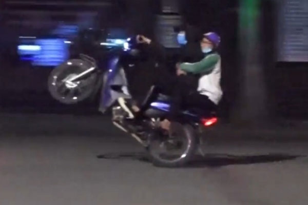 Nhóm thanh niên đua xe náo loạn đường phố bị công an vây bắt-1