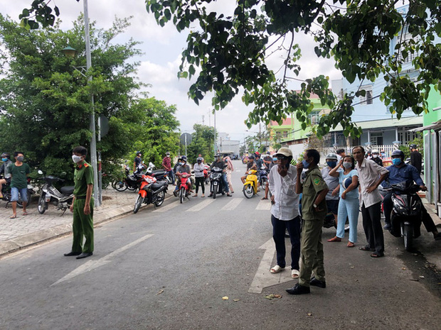 Clip: Bất chấp lệnh cấm tụ tập, nhiều người vẫn kéo đi xem thi thể phân hủy-3